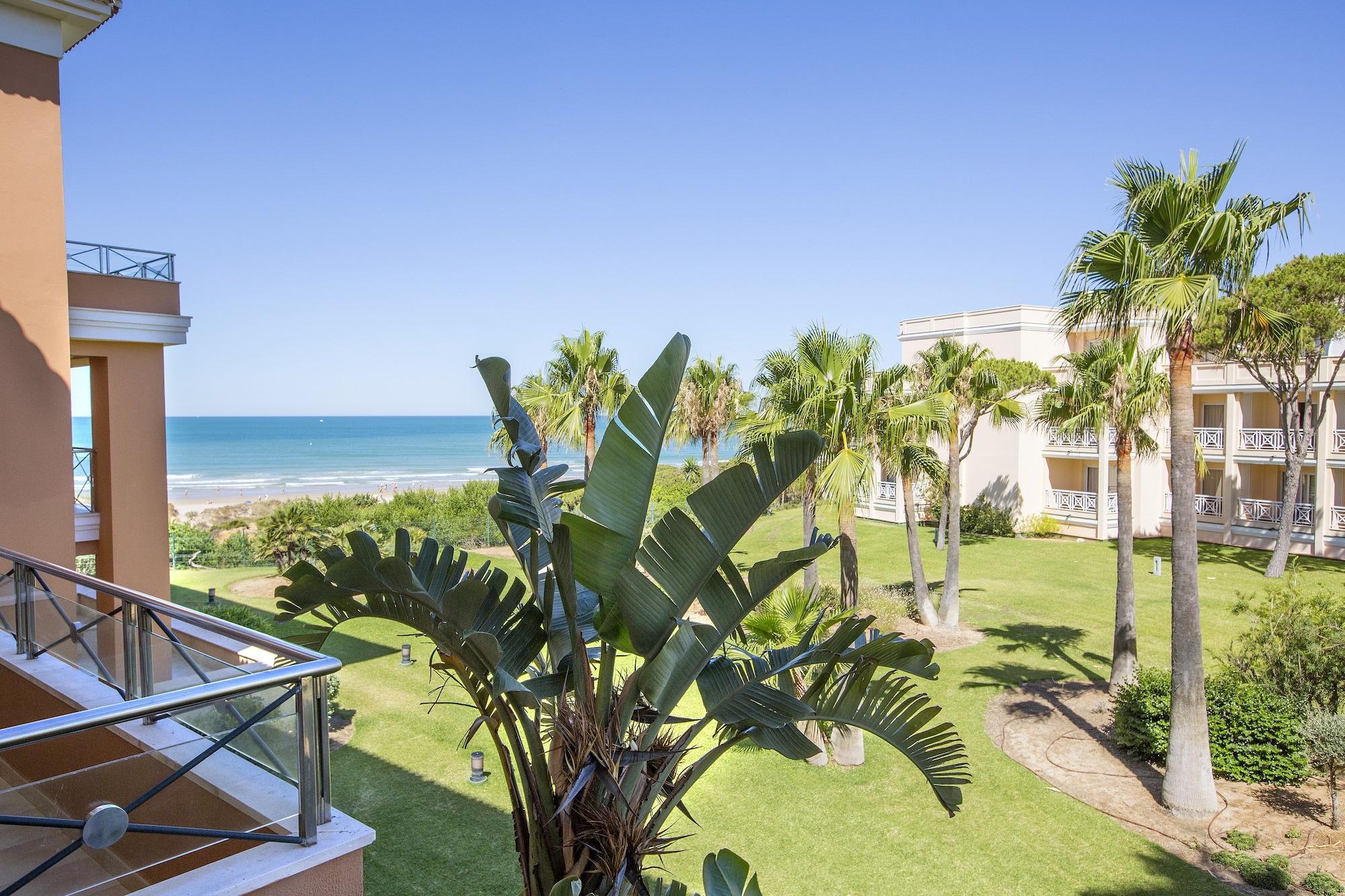 Hipotels Barrosa Palace & Spa Chiclana de la Frontera Eksteriør bilde View of the beach from the hotel