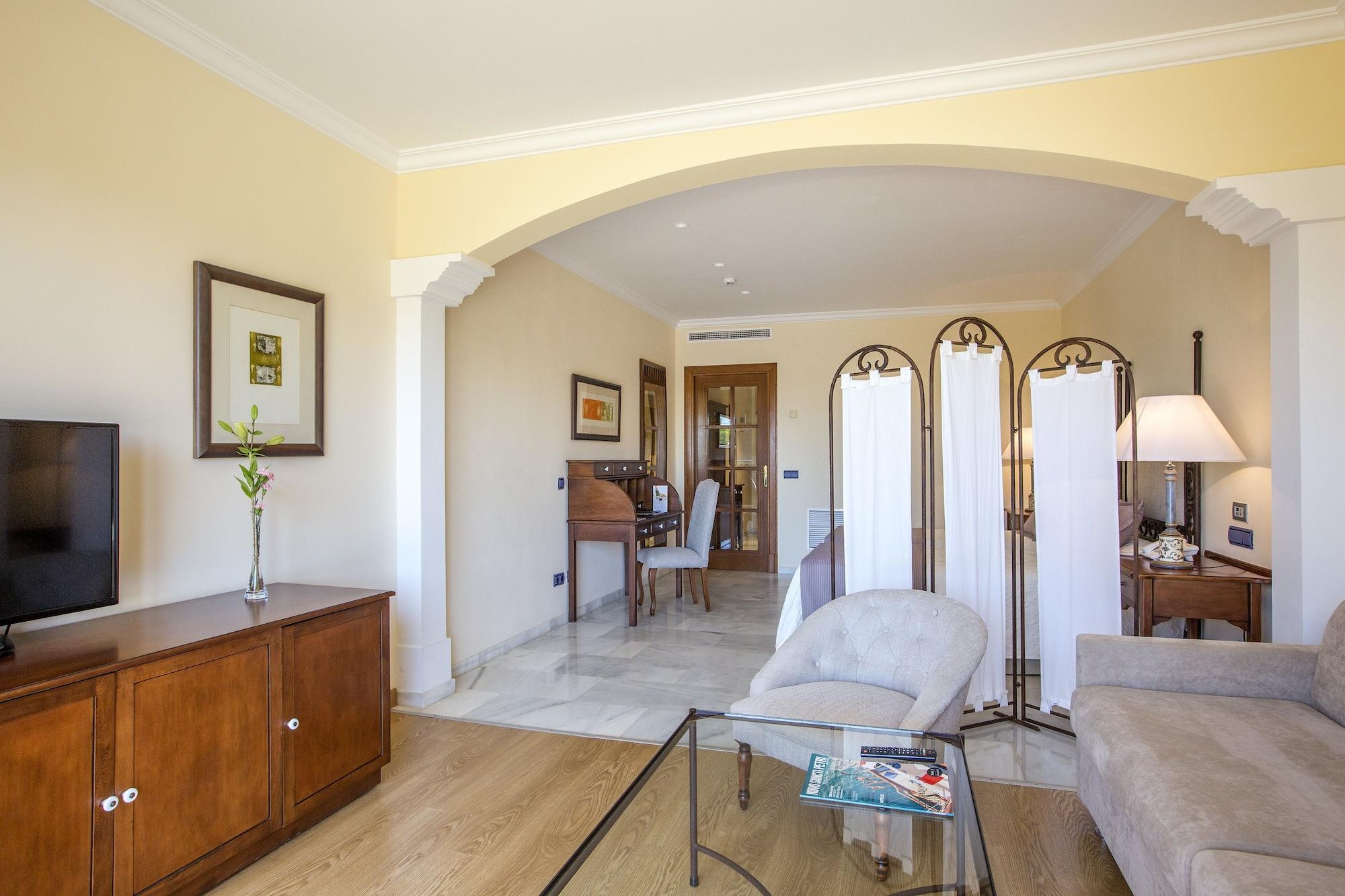 Hipotels Barrosa Palace & Spa Chiclana de la Frontera Eksteriør bilde A suite at the hotel