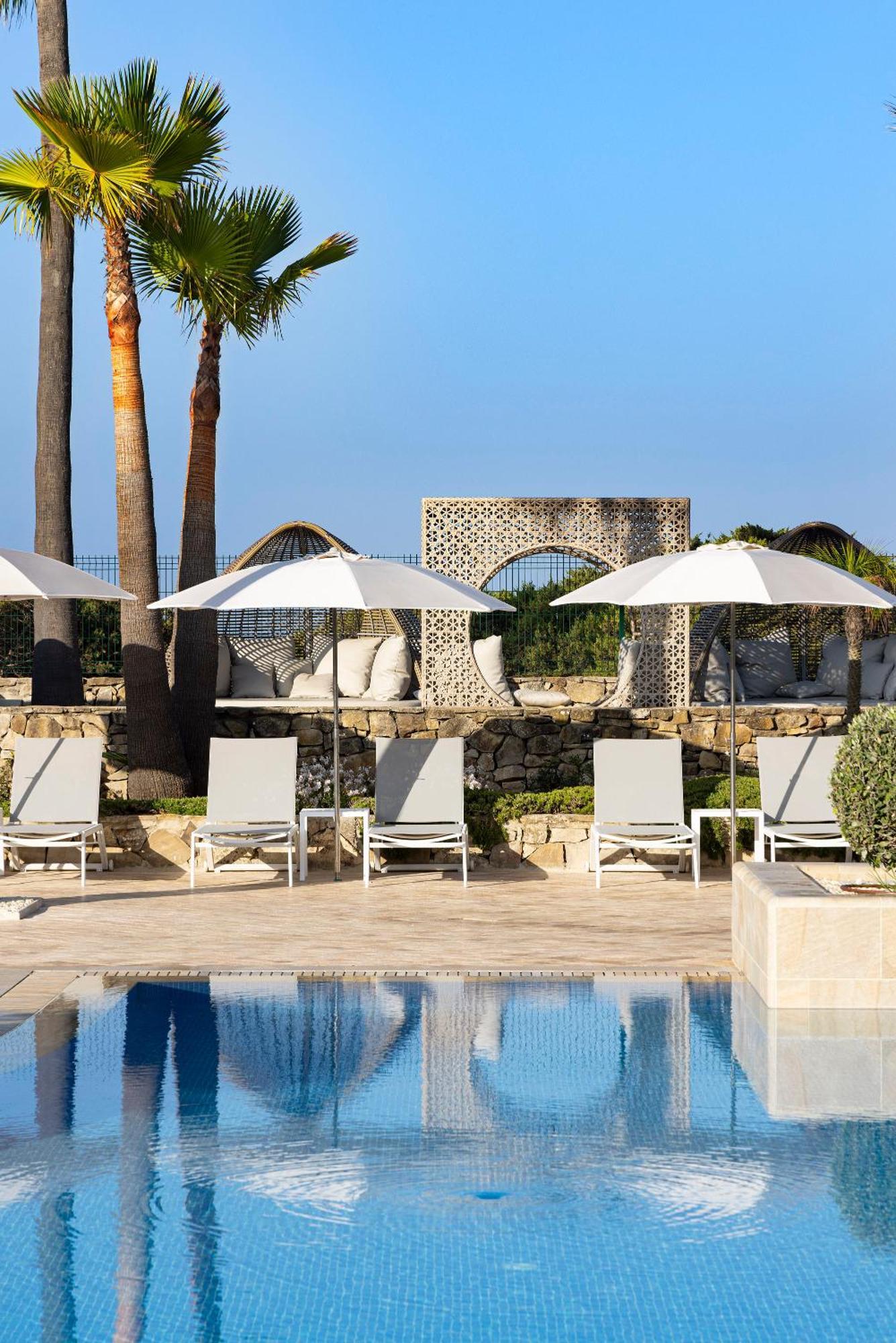 Hipotels Barrosa Palace & Spa Chiclana de la Frontera Eksteriør bilde The pool at the Phoenicia