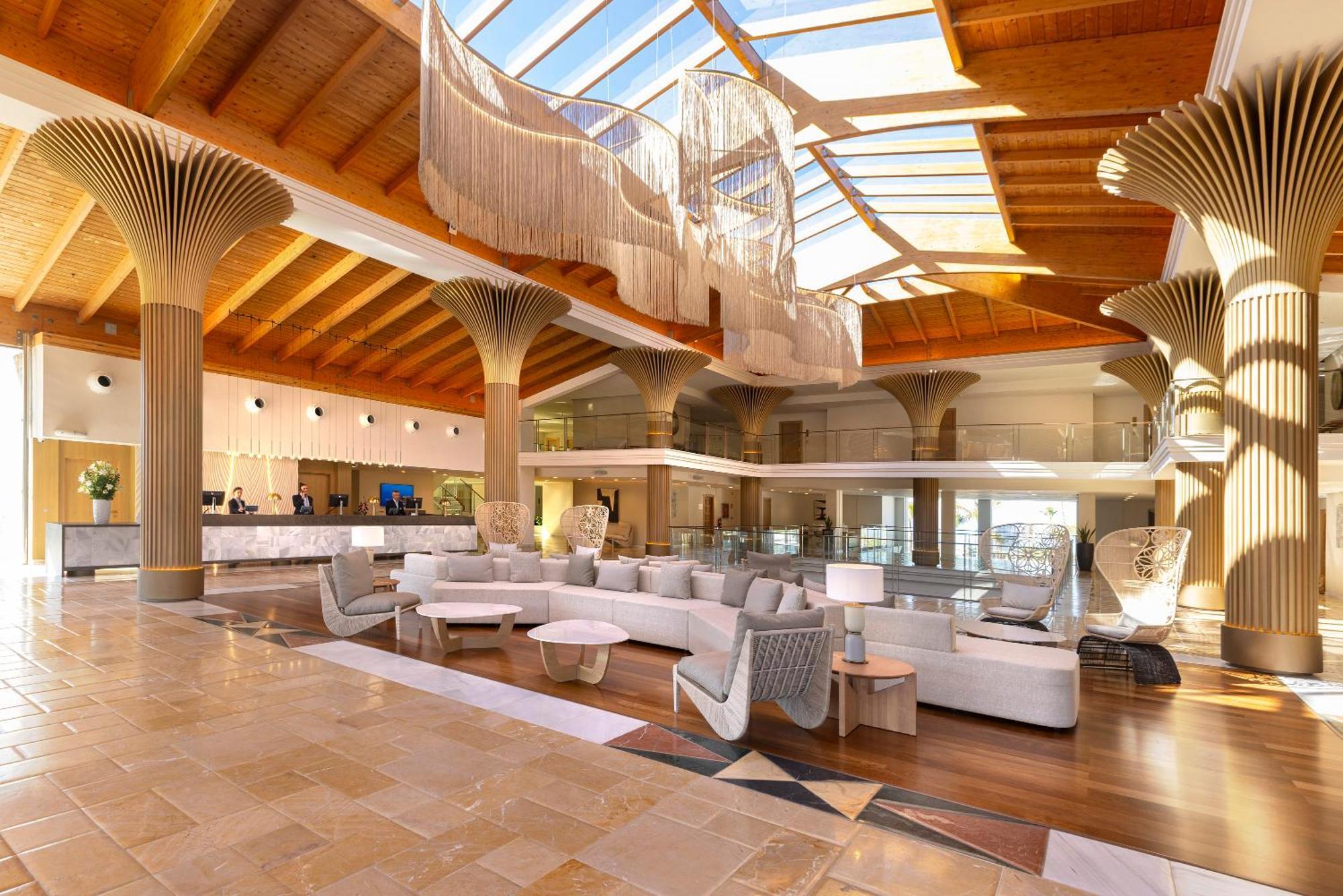Hipotels Barrosa Palace & Spa Chiclana de la Frontera Eksteriør bilde The interior of the hotel