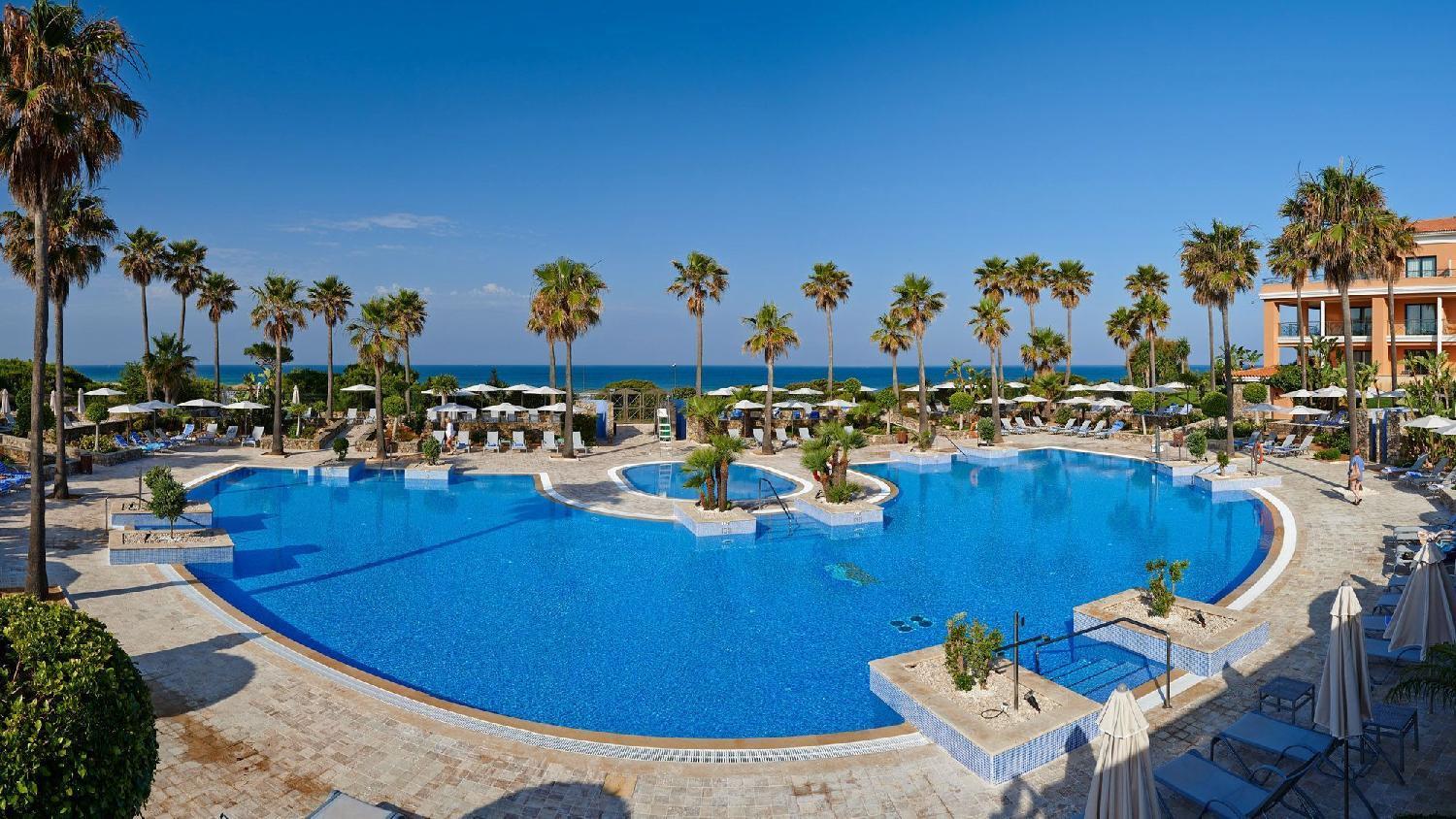 Hipotels Barrosa Palace & Spa Chiclana de la Frontera Eksteriør bilde Pool at the Nissi Beach Hotel