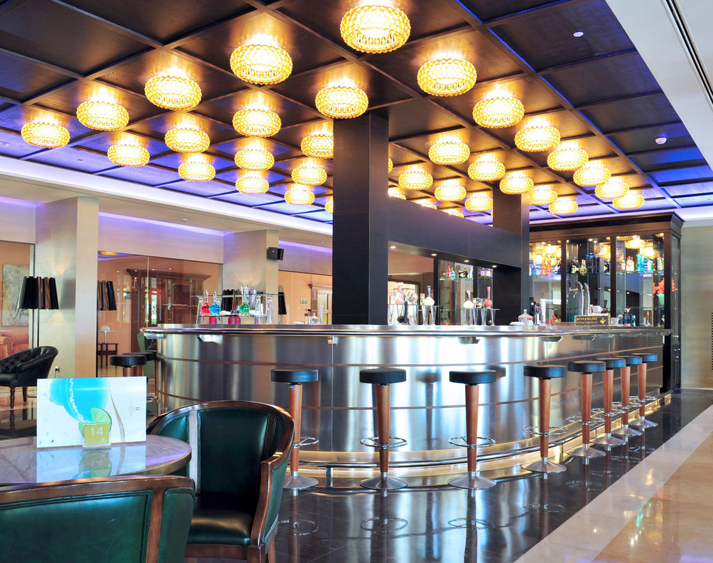 Hipotels Barrosa Palace & Spa Chiclana de la Frontera Eksteriør bilde The bar at the lounge
