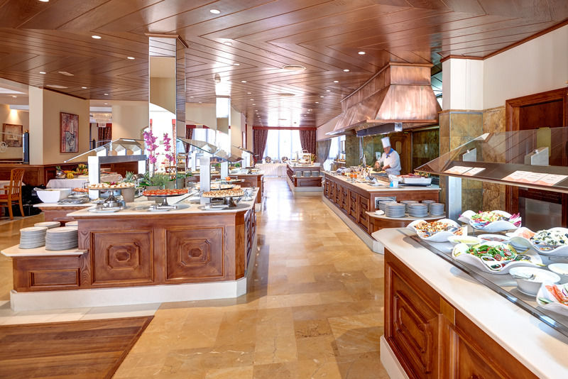 Hipotels Barrosa Palace & Spa Chiclana de la Frontera Eksteriør bilde The buffet at the hotel