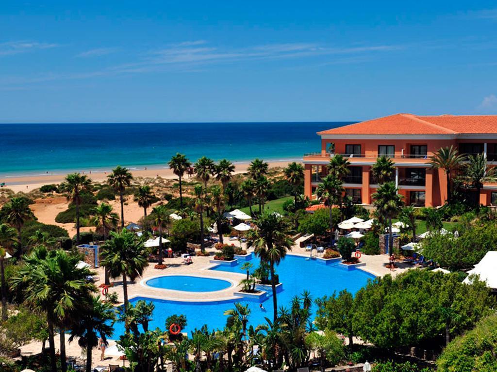 Hipotels Barrosa Palace & Spa Chiclana de la Frontera Eksteriør bilde The resort's swimming pool